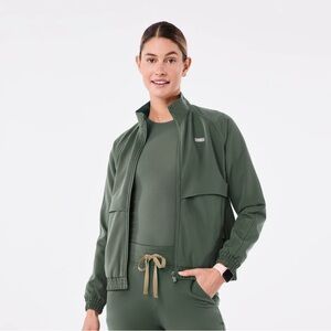 Sydney Scrub Jacket in Moss green